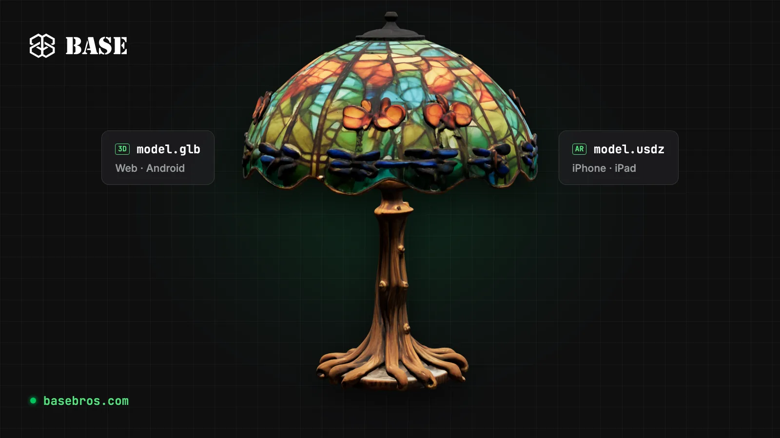 Modèle 3D d’une lampe en vitrail de style Tiffany entre deux étiquettes : model.glb pour le web et Android, et model.usdz pour iPhone et iPad